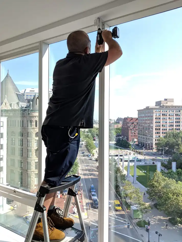 window-treatment-installer-professional